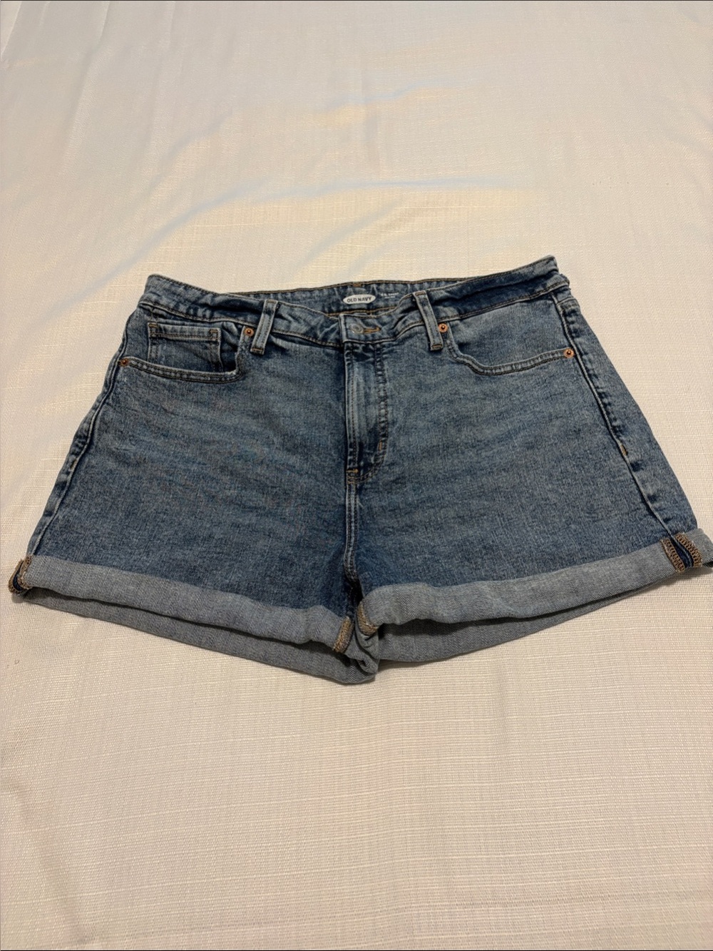 Old Navy Rolled Hem Denim Shorts in Medium Blue